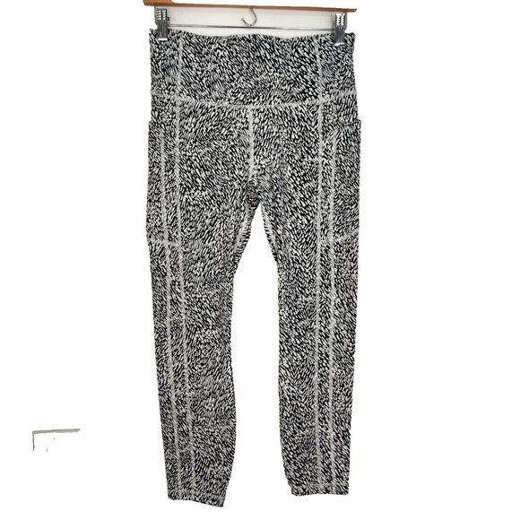 Athleta Ultimate Stash II Textured 7/8 Tight Leggings M Black White Pockets - Picture 1 of 10
